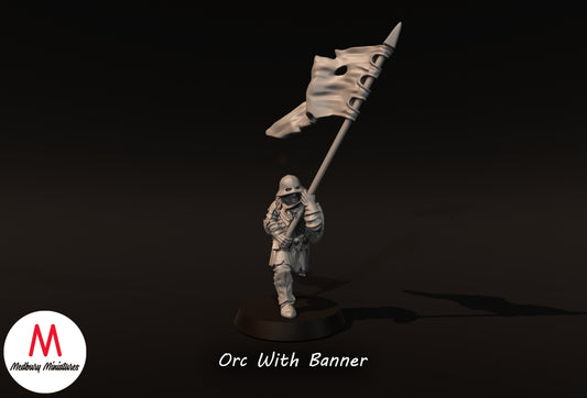 Ork mit Banner - Medbury Miniatures