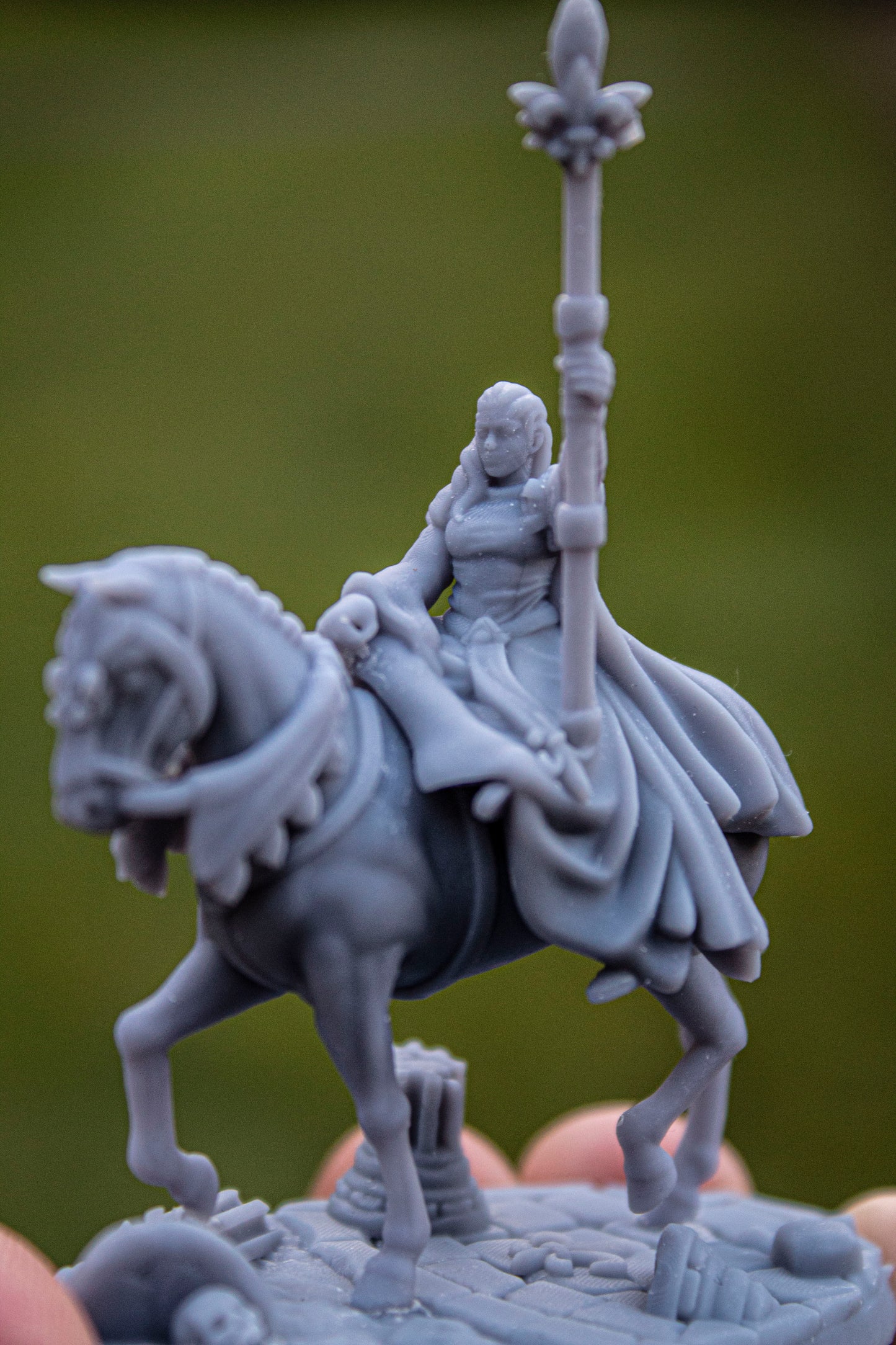 Damsel of the Lady - Highlands Miniatures