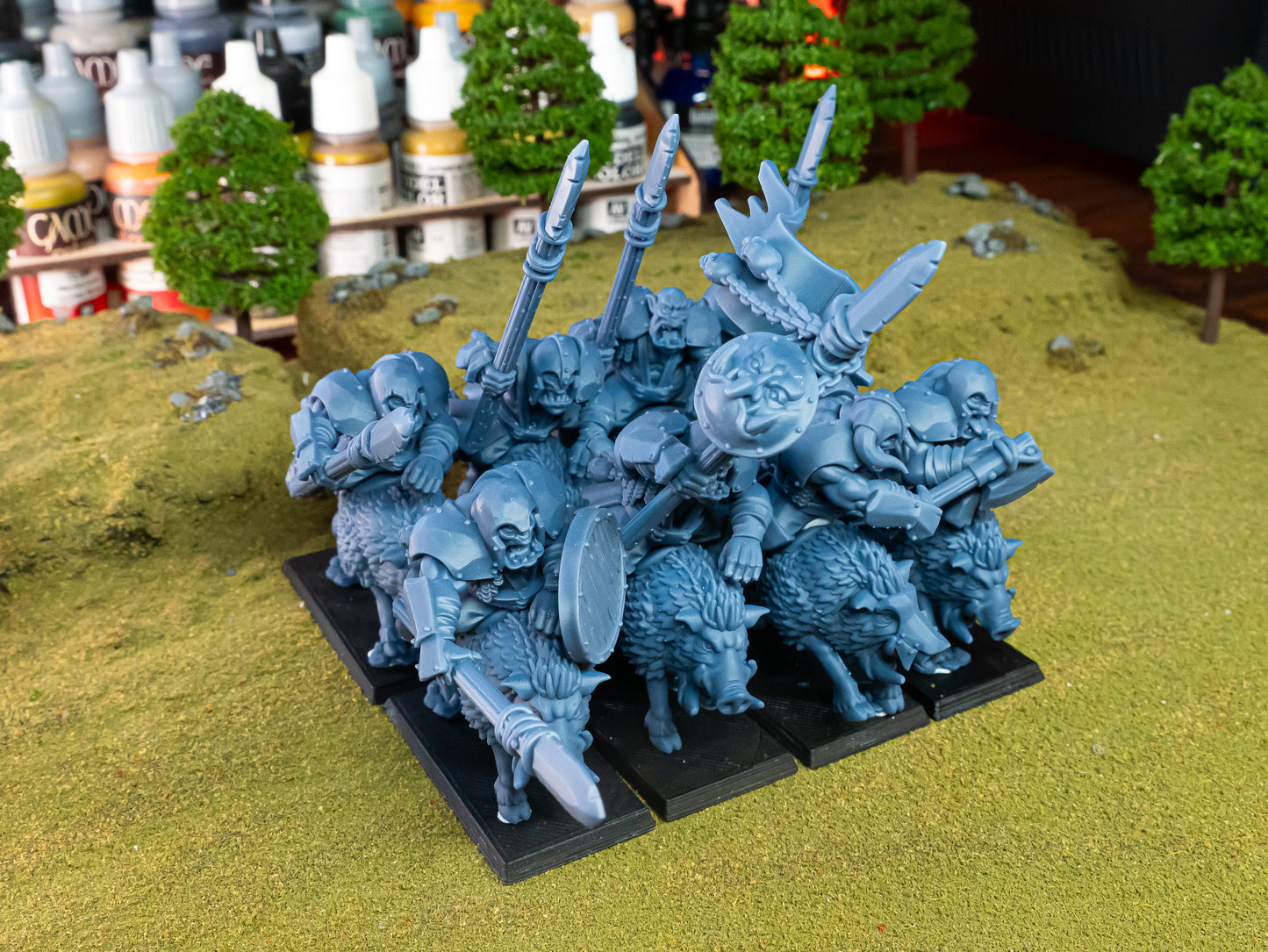 Berittene Orks mit Speeren auf Wildschweinen - Highlands Miniatures